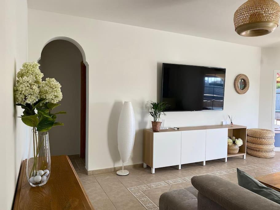 Comfortable Family House With Pool And Jacuzzi Коста-де-Антіґуа Екстер'єр фото