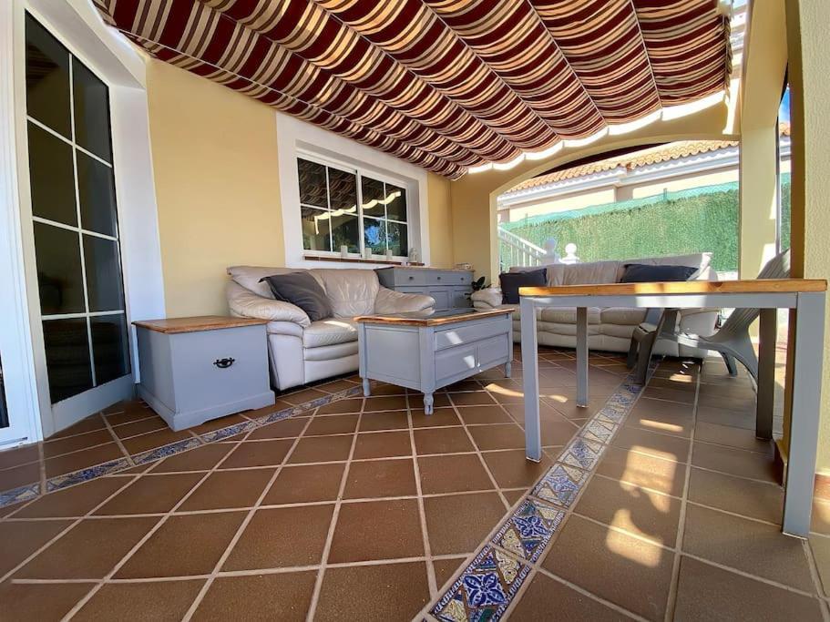 Comfortable Family House With Pool And Jacuzzi Коста-де-Антіґуа Екстер'єр фото