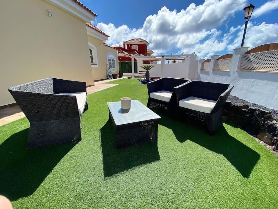 Comfortable Family House With Pool And Jacuzzi Коста-де-Антіґуа Екстер'єр фото