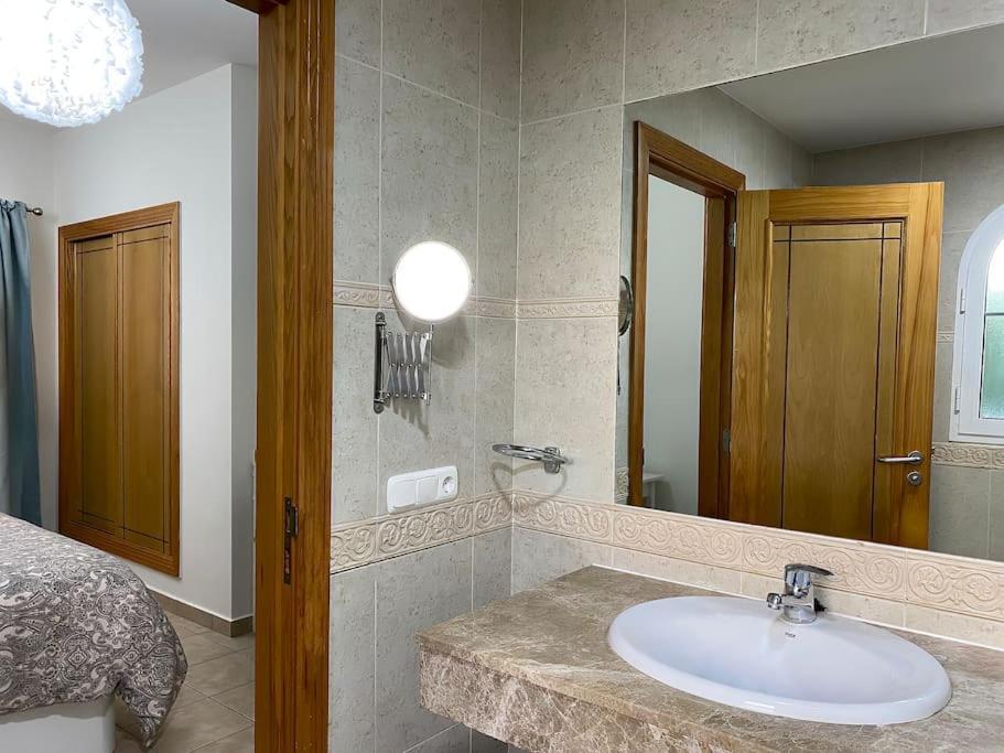 Comfortable Family House With Pool And Jacuzzi Коста-де-Антіґуа Екстер'єр фото