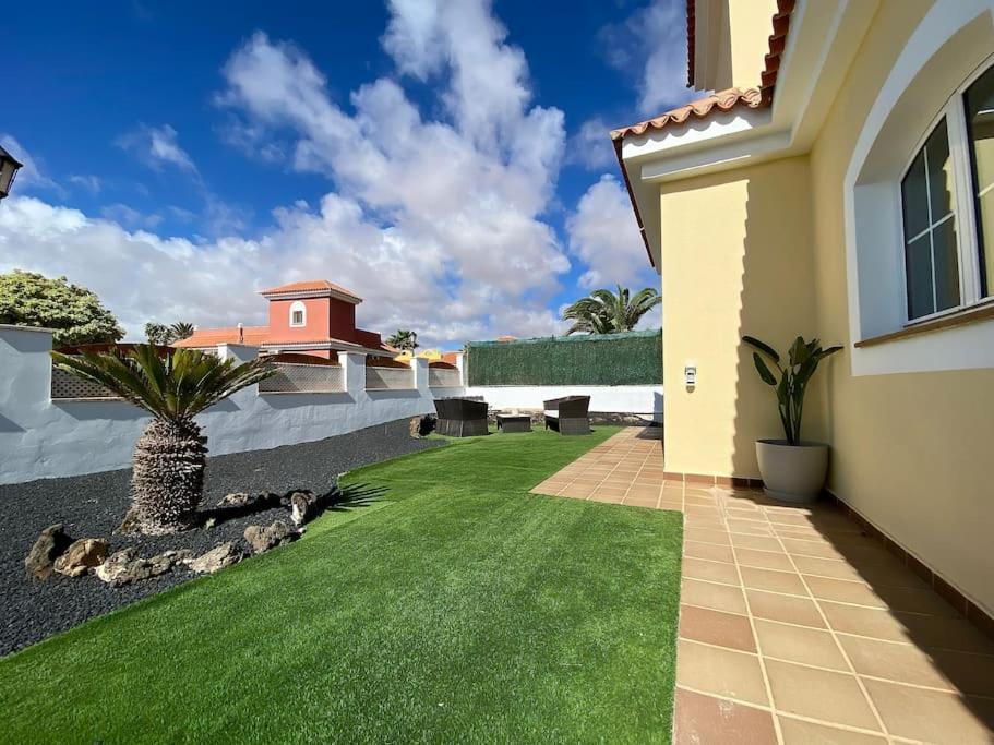 Comfortable Family House With Pool And Jacuzzi Коста-де-Антіґуа Екстер'єр фото