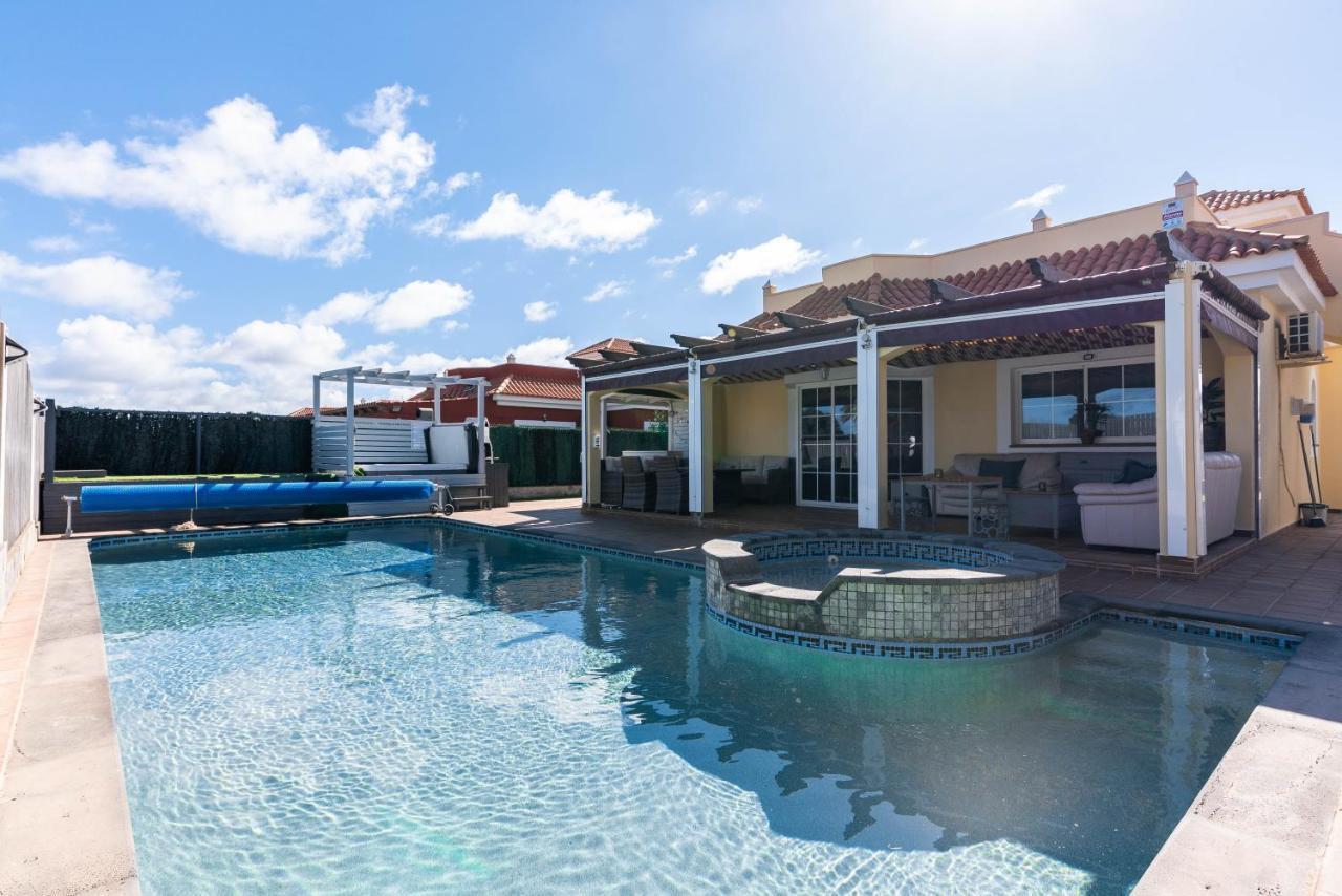 Comfortable Family House With Pool And Jacuzzi Коста-де-Антіґуа Екстер'єр фото